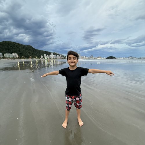 Nicolas na praia